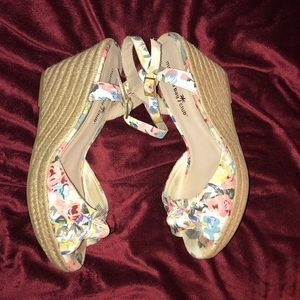 Floral Wedge Sandals 💐🌺🌸🌼